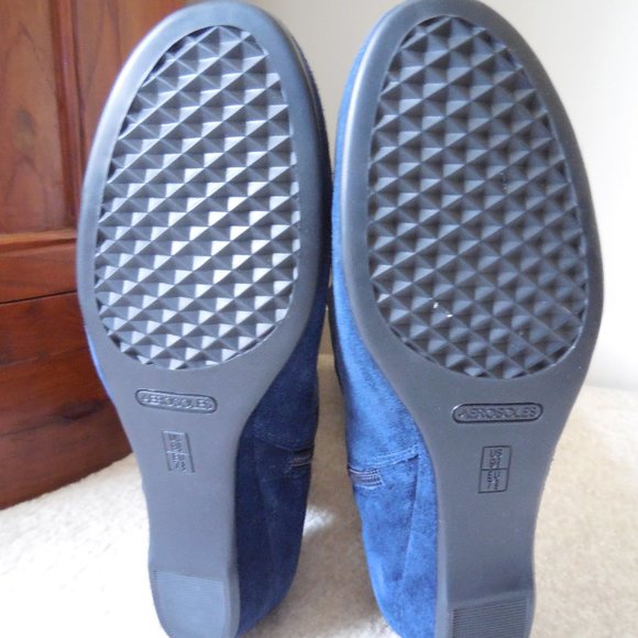 Aerosoles "Sarasota" Dark Blue Suede Boots - Picture 4 of 5